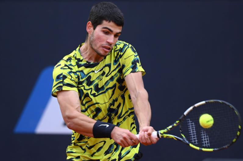 日本网球队力克世界网球队，克耶高斯三分雨点燃全场