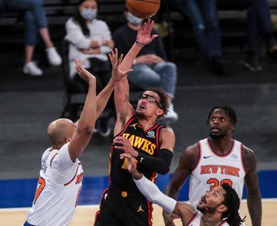 灰熊鏖战鹈鹕，特雷杨统治全场