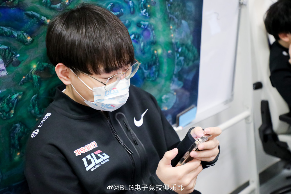 开云体育入口-CLG碾压Rogue，Uzi爆发神勇