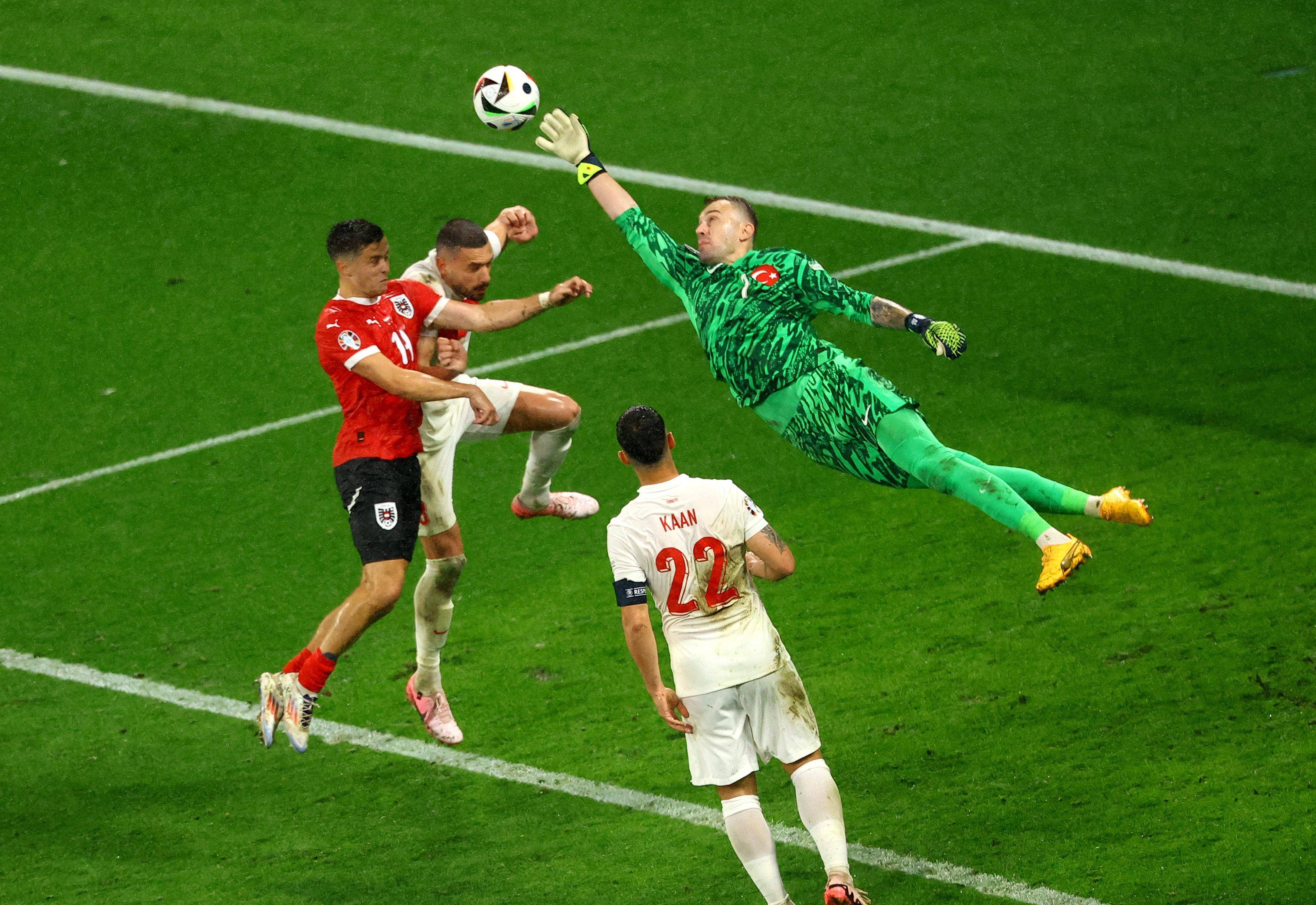 欧洲杯球员突破自我，表现堪称完美的简单介绍