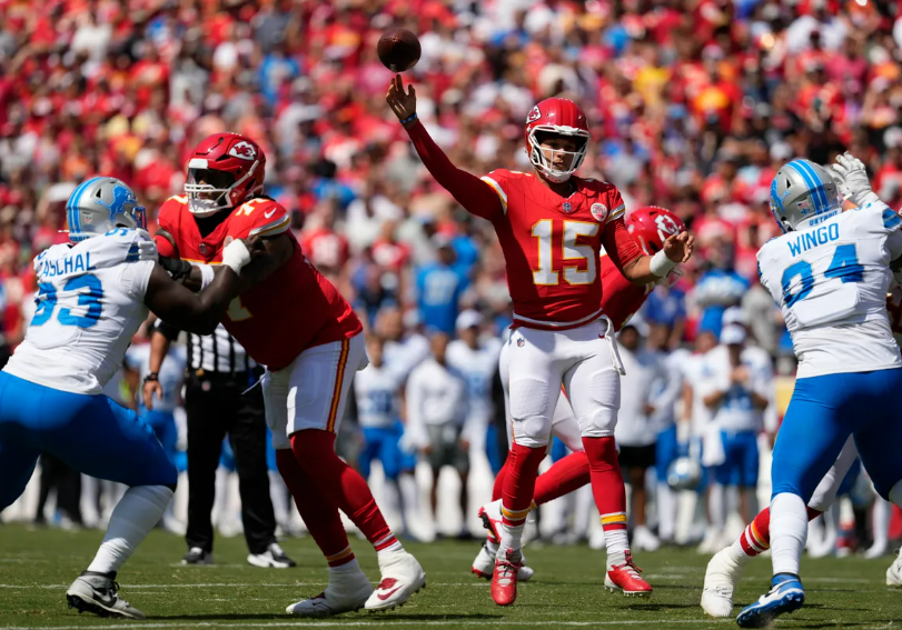 球星爆发！橄榄球赛场再现神级操作