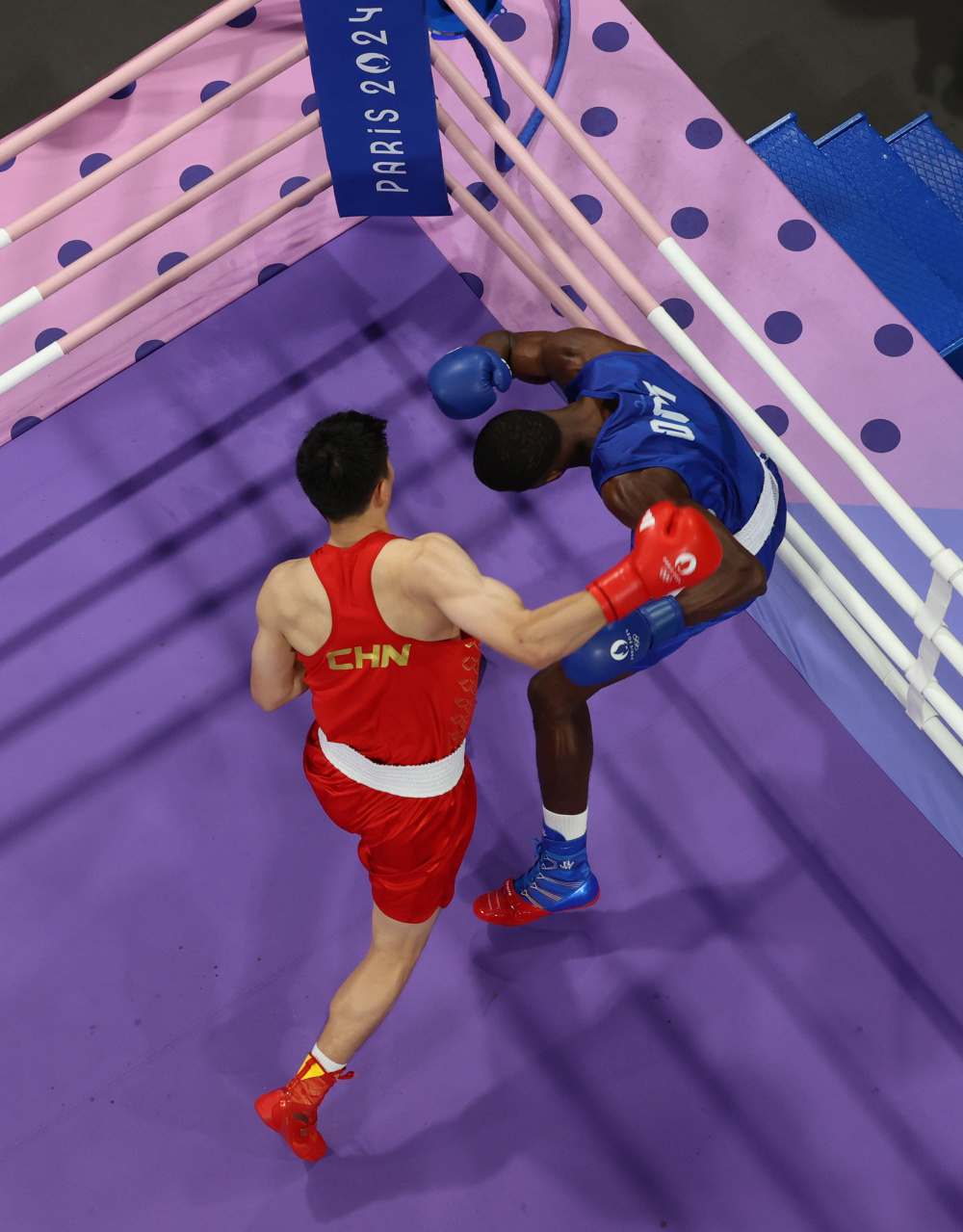 球星爆发！拳击赛场再现神级操作