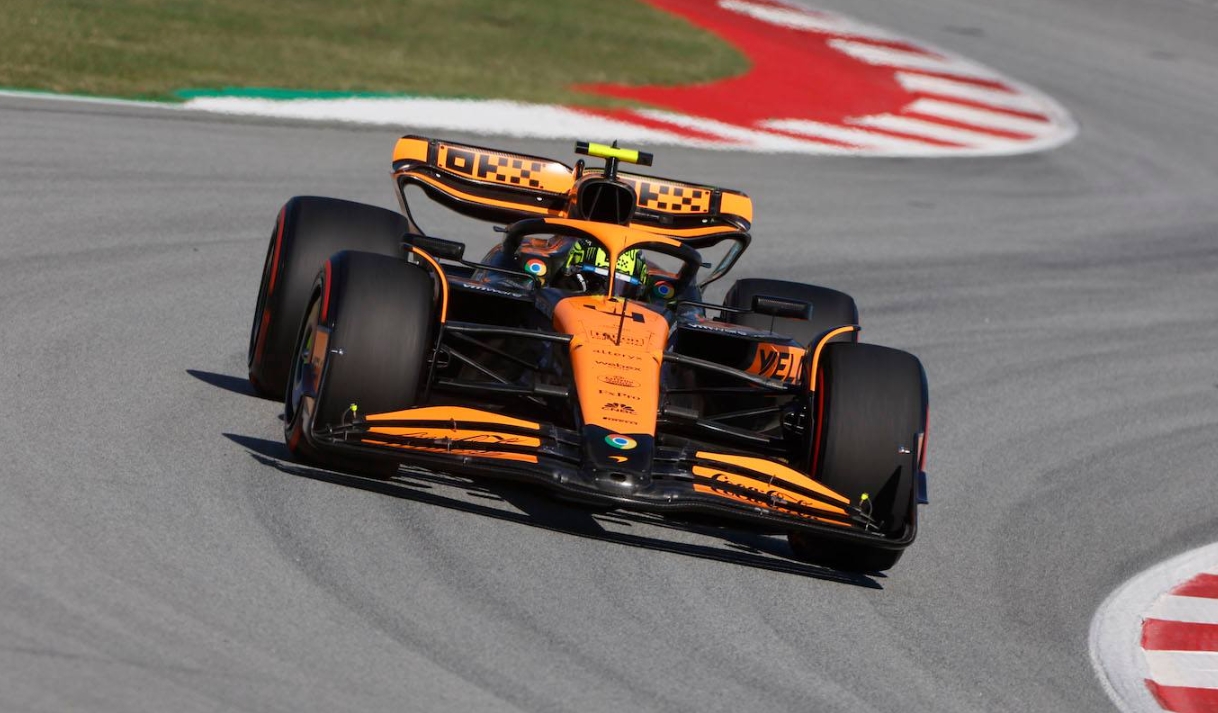 包含雷诺车队逆转红牛车队，诺里斯统治全场的词条