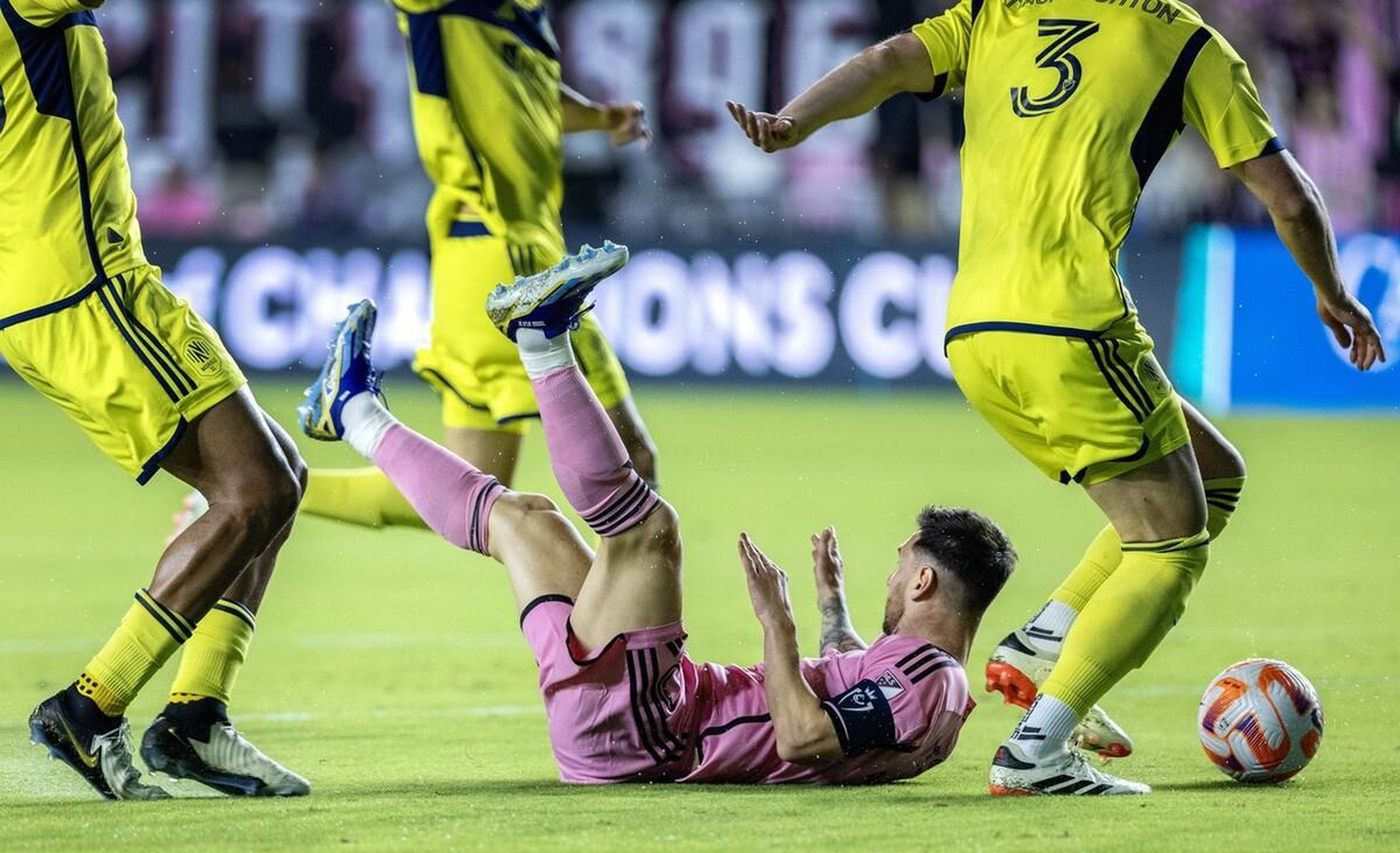 克罗地亚完胜巴黎，梅西扛起全队