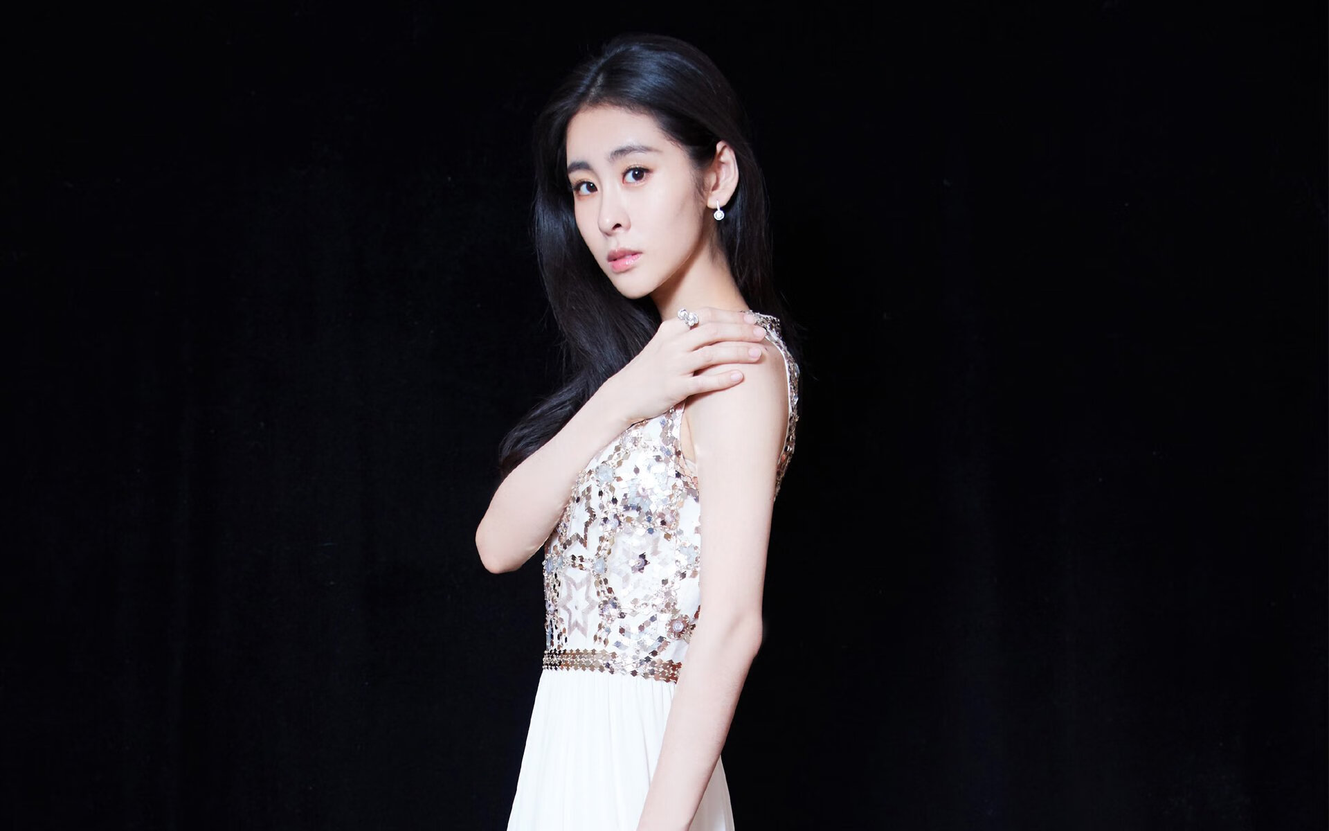 开云体育官网-异乡王者的映照，当布伦森统治夜成为湖人险胜的镜像