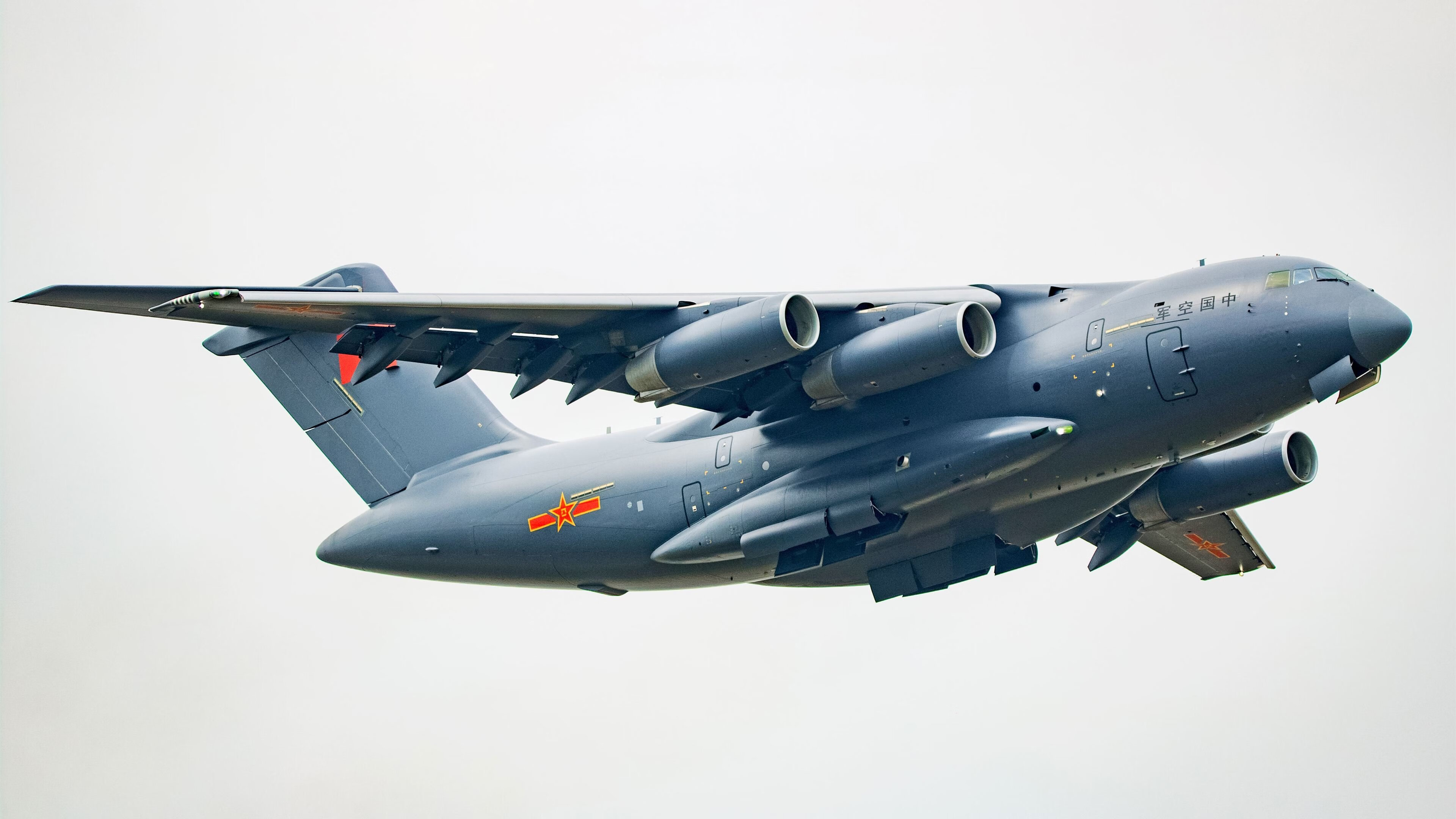 开云体育在线-冰封火焰，天平倾斜，太阳以防守为刃锁死老鹰，约基奇成为不可忽视的第三极